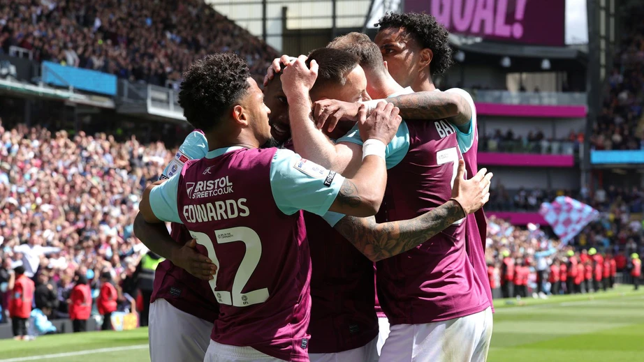 Nhận định, dự đoán kết quả MU và Burnley, Ngoại hạng Anh 2025-2026- Ảnh 2. Nhận định, dự đoán kết quả MU và Burnley, Ngoại hạng Anh 2025-2026- Ảnh 2.