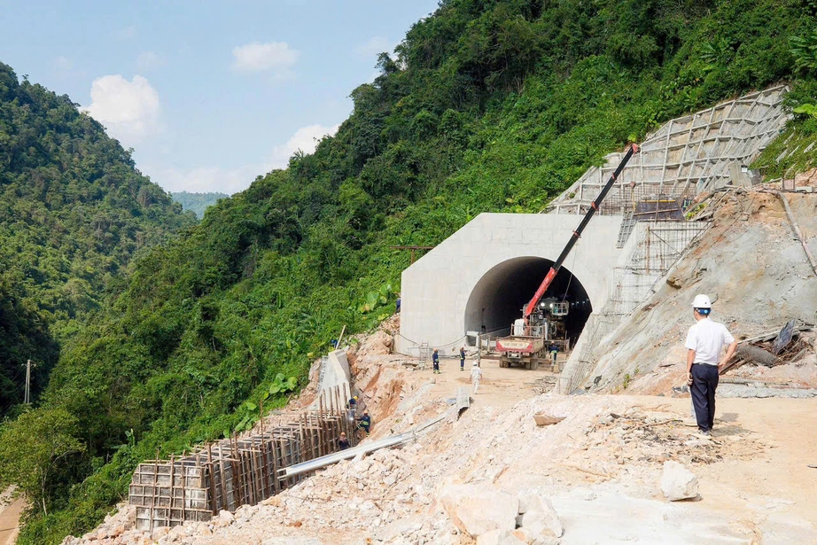 Xuyên lễ thi công, đưa loạt dự án cao tốc trọng điểm về đích sớm- Ảnh 1. Xuyên lễ thi công, đưa loạt dự án cao tốc trọng điểm về đích sớm- Ảnh 1.