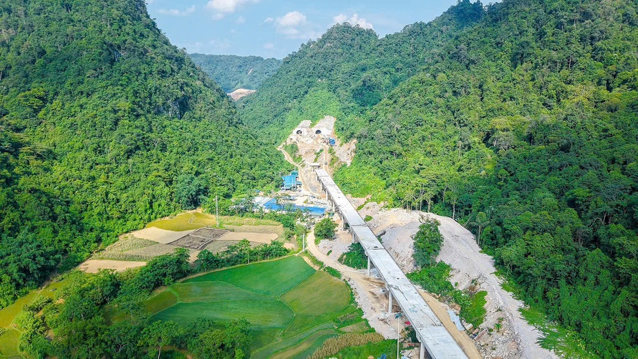 Xuyên lễ thi công, đưa loạt dự án cao tốc trọng điểm về đích sớm- Ảnh 2. Xuyên lễ thi công, đưa loạt dự án cao tốc trọng điểm về đích sớm- Ảnh 2.