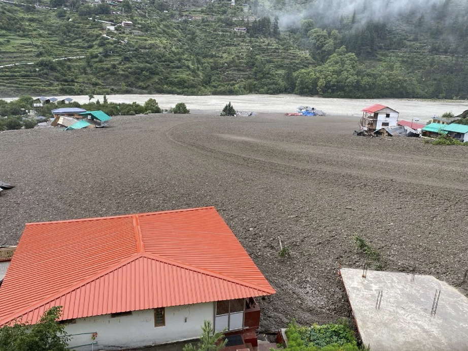 Lũ quét gây sạt lở kinh hoàng ở Ấn Độ: Số người mất tích tăng gấp đôi - Ảnh 1. Lũ quét gây sạt lở kinh hoàng ở Ấn Độ: Số người mất tích tăng gấp đôi - Ảnh 1.