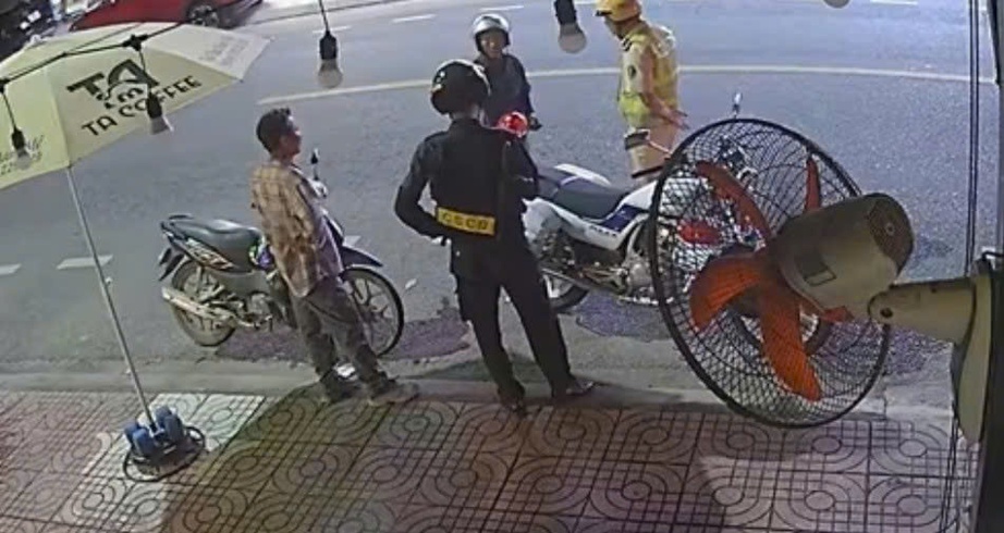 Khởi tố đối tượng hành hung CSGT khi bị kiểm tra nồng độ cồn - Ảnh 1. Khởi tố đối tượng hành hung CSGT khi bị kiểm tra nồng độ cồn - Ảnh 1.