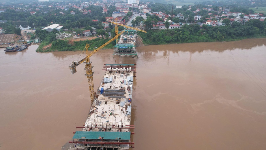 Sắp hợp long cầu Phong Châu, Phú Thọ- Ảnh 1. Sắp hợp long cầu Phong Châu, Phú Thọ- Ảnh 1.