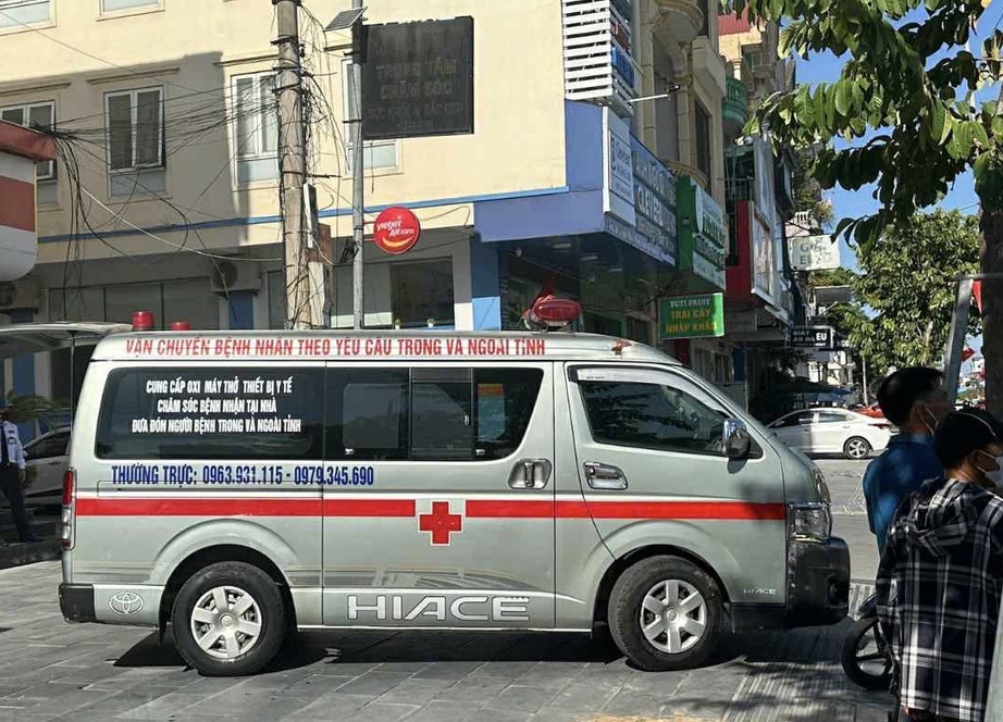 Phát hiện thi thể trên tầng 3 trụ sở ngân hàng ở Nghệ An- Ảnh 1. Phát hiện thi thể trên tầng 3 trụ sở ngân hàng ở Nghệ An- Ảnh 1.