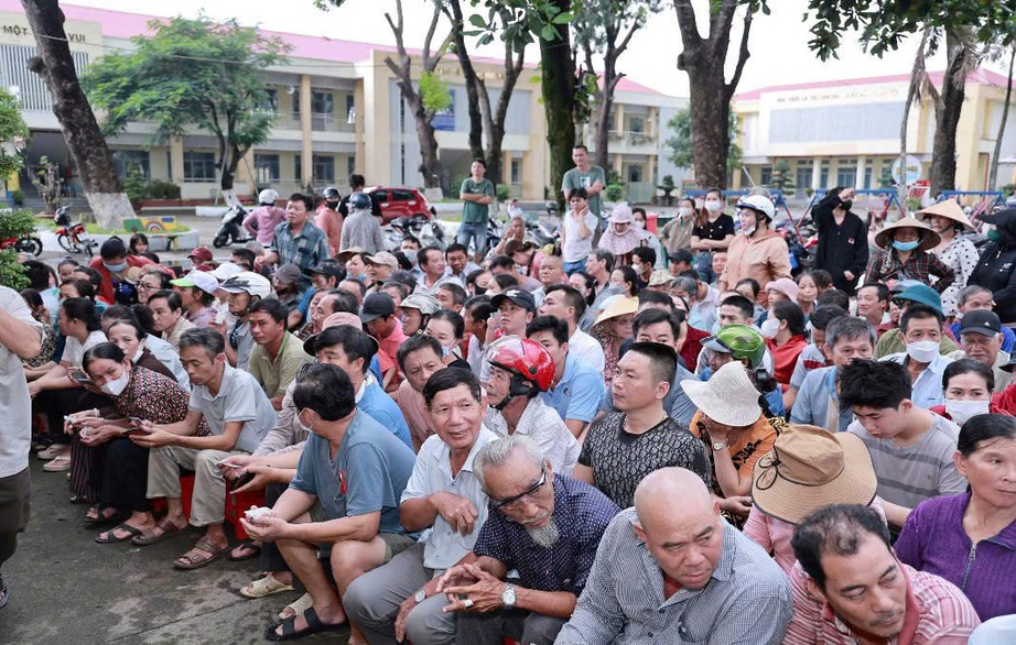 Đồng Nai: Công an xã đi từng ngõ, gõ cửa từng nhà mang quà Tết Độc lập đến người dân- Ảnh 6. Đồng Nai: Công an xã đi từng ngõ, gõ cửa từng nhà mang quà Tết Độc lập đến người dân- Ảnh 6.