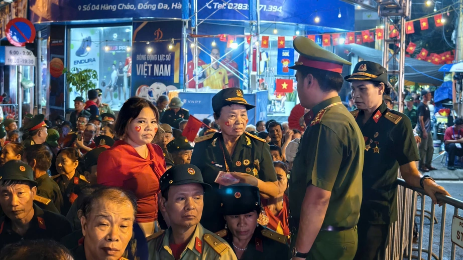 Cấp tốc bổ sung rạp che mưa nắng phục vụ cựu chiến binh xem diễu binh, diễu hành- Ảnh 11. Cấp tốc bổ sung rạp che mưa nắng phục vụ cựu chiến binh xem diễu binh, diễu hành- Ảnh 11.