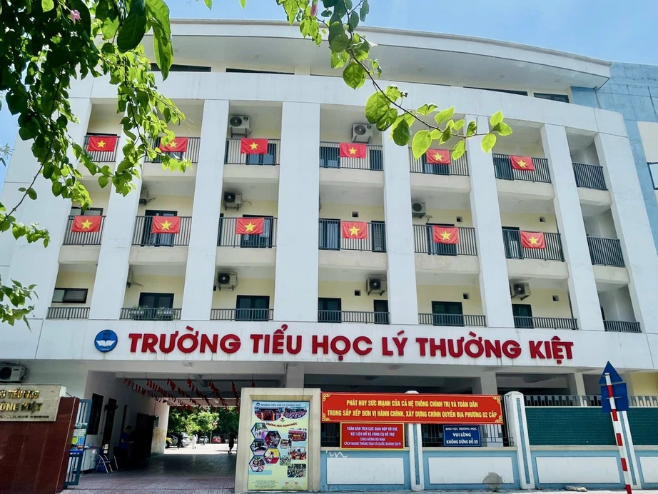 Bị phản ánh “bắt” phụ huynh lắp điều hoà, Trường Tiểu học Lý Thường Kiệt nói gì?- Ảnh 1.