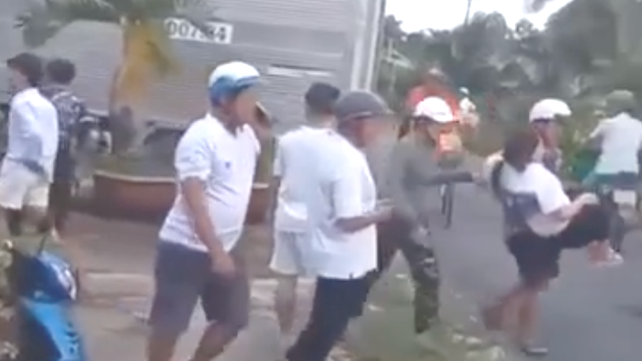 Cà Mau: Xe máy va chạm ô tô tải, hai nữ sinh thương vong- Ảnh 1.