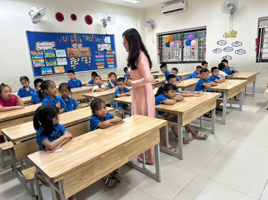 Hà Nội siết chặt việc dạy thêm, học thêm từ năm học 2025-2026- Ảnh 1. Hà Nội siết chặt việc dạy thêm, học thêm từ năm học 2025-2026- Ảnh 1.