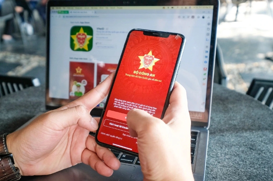 Không được yêu cầu công dân xuất trình giấy tờ đã được tích hợp trên VNeID- Ảnh 1. Không được yêu cầu công dân xuất trình giấy tờ đã được tích hợp trên VNeID- Ảnh 1.
