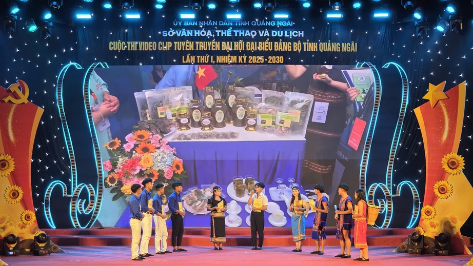 Trao giải Cuộc thi video clip tuyên truyền về Đại hội Đảng bộ tỉnh Quảng Ngãi- Ảnh 1. Trao giải Cuộc thi video clip tuyên truyền về Đại hội Đảng bộ tỉnh Quảng Ngãi- Ảnh 1.