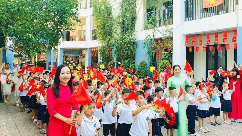 Lương giáo viên phổ thông có thể lên tới 18 triệu đồng/tháng- Ảnh 1. Lương giáo viên phổ thông có thể lên tới 18 triệu đồng/tháng- Ảnh 1.