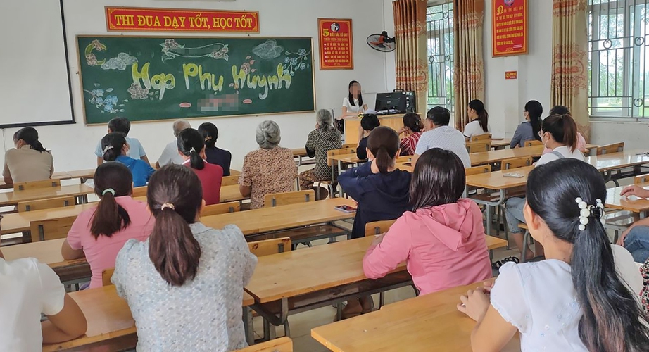 Miễn học phí, phụ huynh vẫn canh cánh với lạm thu- Ảnh 1.