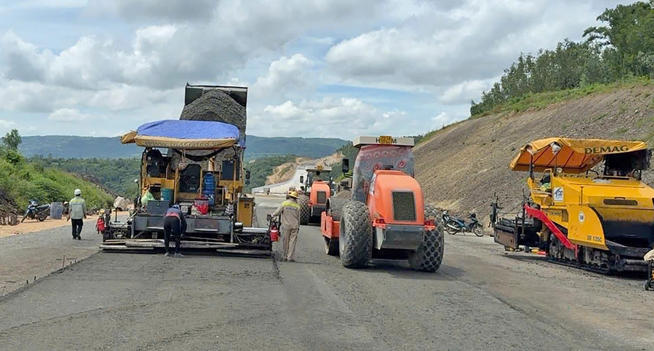 Chắt chiu từng ngày, sớm nối thông 3.000km cao tốc- Ảnh 1.