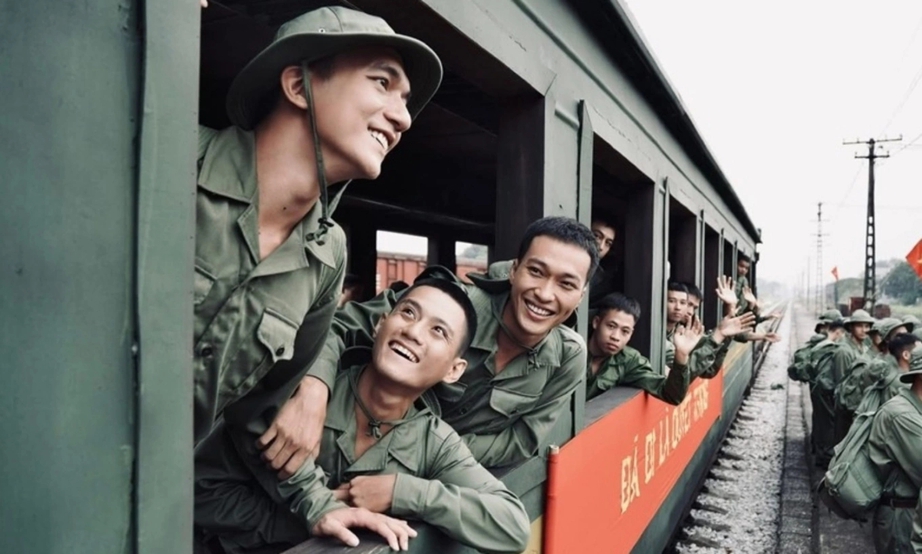 "Mưa đỏ" không có đối thủ tại rạp Việt dịp Quốc khánh 2/9- Ảnh 1. "Mưa đỏ" không có đối thủ tại rạp Việt dịp Quốc khánh 2/9- Ảnh 1.