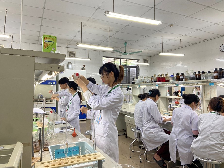 Học phí các trường Y Dược tăng mạnh năm 2025- Ảnh 1. Học phí các trường Y Dược tăng mạnh năm 2025- Ảnh 1.