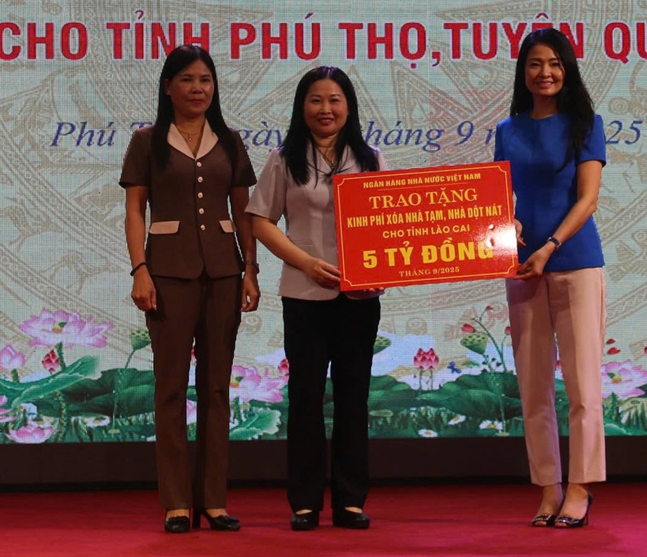 Trao 8 tỷ đồng hỗ trợ xóa nhà tạm, nhà dột nát cho 3 tỉnh Phú Thọ, Tuyên Quang, Lào Cai- Ảnh 2. Trao 8 tỷ đồng hỗ trợ xóa nhà tạm, nhà dột nát cho 3 tỉnh Phú Thọ, Tuyên Quang, Lào Cai- Ảnh 2.