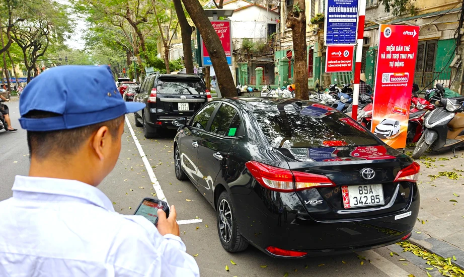 Bộ Xây dựng chốt lộ trình thu phí không dừng bãi đỗ xe- Ảnh 1. Bộ Xây dựng chốt lộ trình thu phí không dừng bãi đỗ xe- Ảnh 1.