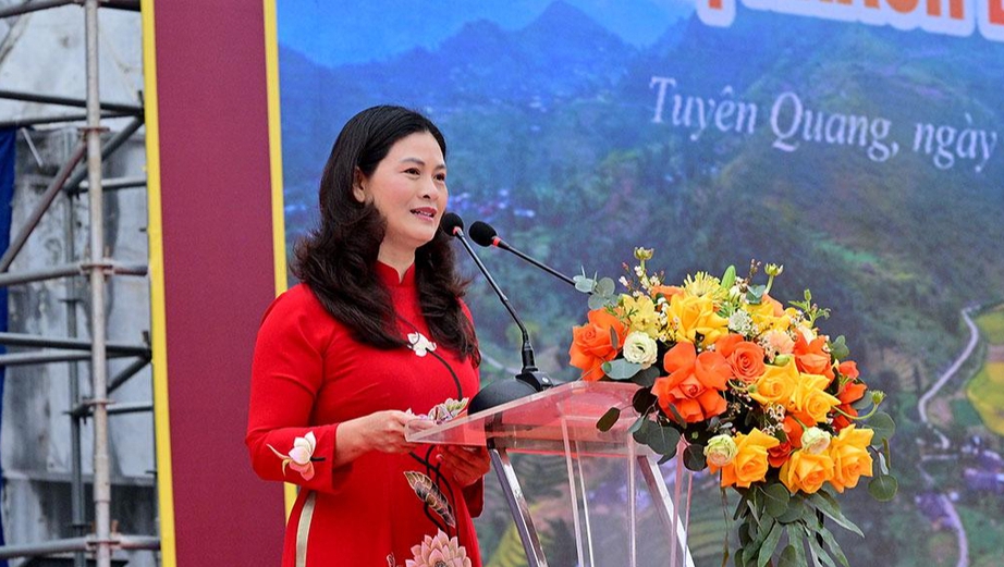 Tuy&ecirc;n Quang đ&oacute;n những vị kh&aacute;ch du lịch đầu ti&ecirc;n đến &ldquo;x&ocirc;ng đất&rdquo;- Ảnh 1.