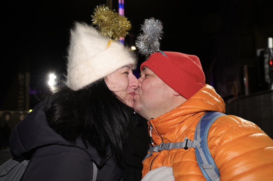 Những khoảnh khắc ch&agrave;o đ&oacute;n giao thừa ấn tượng tr&ecirc;n thế giới- Ảnh 4.