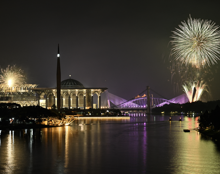 Những khoảnh khắc ch&agrave;o đ&oacute;n giao thừa ấn tượng tr&ecirc;n thế giới- Ảnh 12.