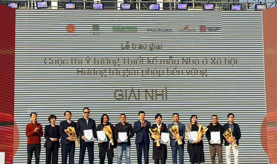 BTC trao thưởng cho 8 t&aacute;c giả/nh&oacute;m t&aacute;c giả đạt giải Nh&igrave; cuộc thi &Yacute; tưởng thiết kế mẫu nh&agrave; ở x&atilde; hội &ndash; Hướng tới giải ph&aacute;p bền vững.