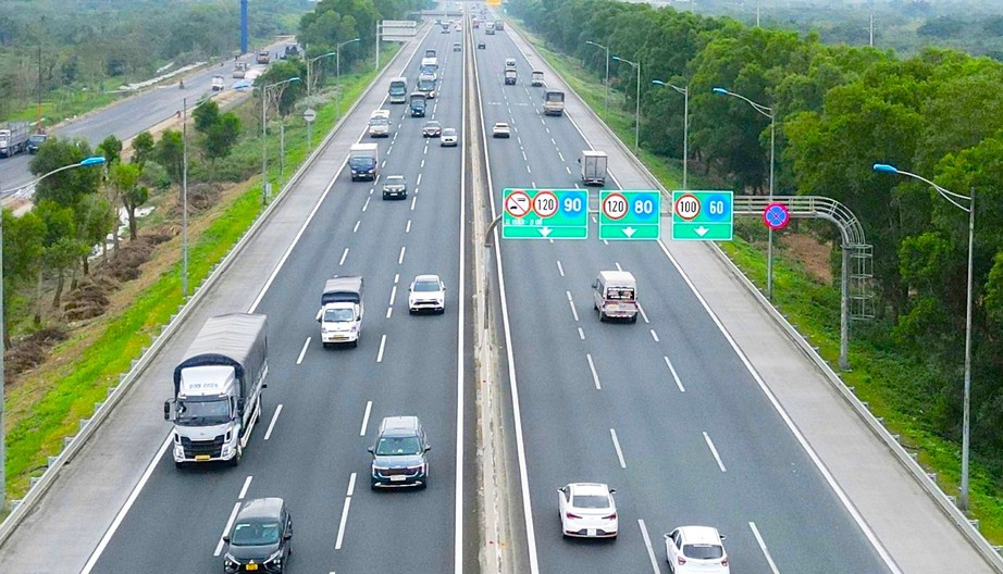 Đề xuất điều chỉnh quy hoạch, mở rộng cao tốc H&agrave; Nội - Hải Ph&ograve;ng l&ecirc;n 10 l&agrave;n xe- Ảnh 1.