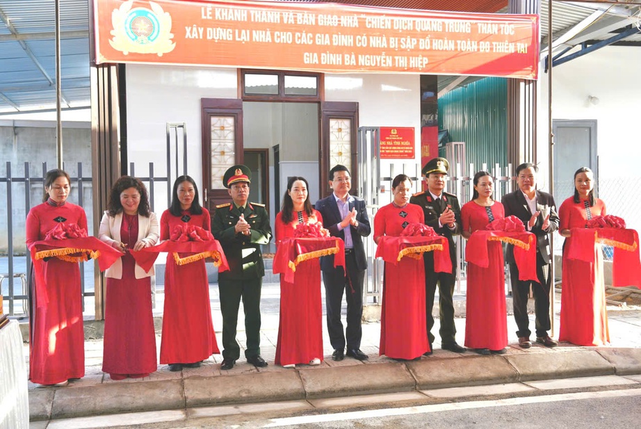 Thần tốc "Chiến dịch Quang Trung": Vượt tiến độ b&agrave;n giao nh&agrave; cho người d&acirc;n v&ugrave;ng lũ ở Huế- Ảnh 2.