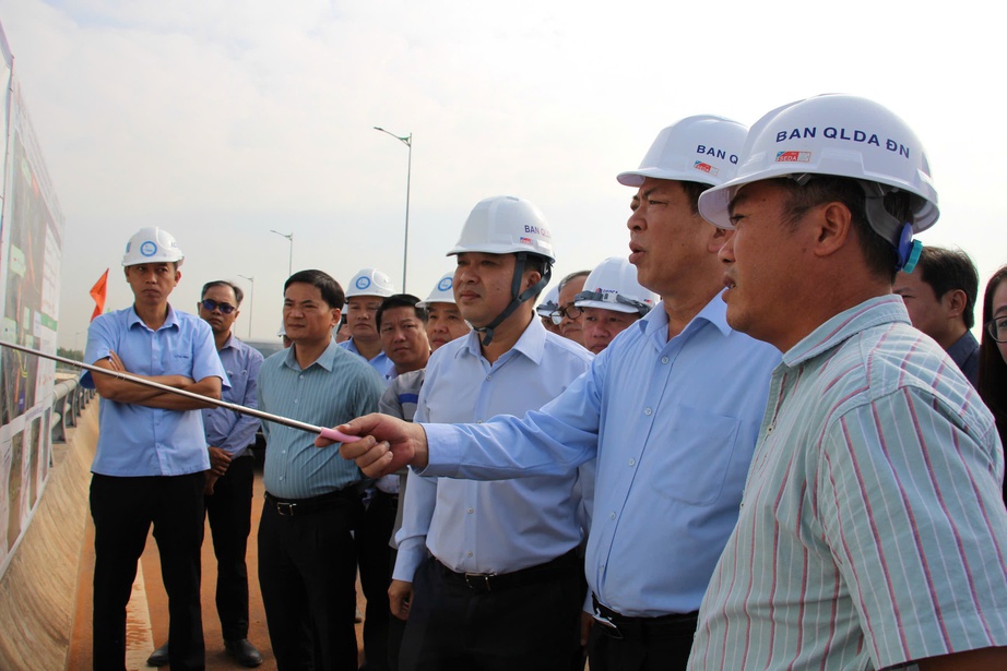 Bộ trưởng Trần Hồng Minh kiểm tra dự án phía Nam: Không đánh đổi chất lượng lấy tiến độ- Ảnh 6. Bộ trưởng Trần Hồng Minh kiểm tra dự án phía Nam: Không đánh đổi chất lượng lấy tiến độ- Ảnh 6.