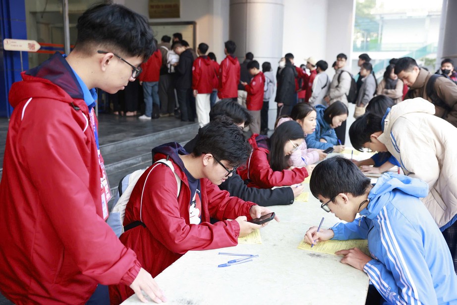 Hàng nghìn sinh viên hiến máu tình nguyện tại Chủ nhật Đỏ- Ảnh 1. Hàng nghìn sinh viên hiến máu tình nguyện tại Chủ nhật Đỏ- Ảnh 1.