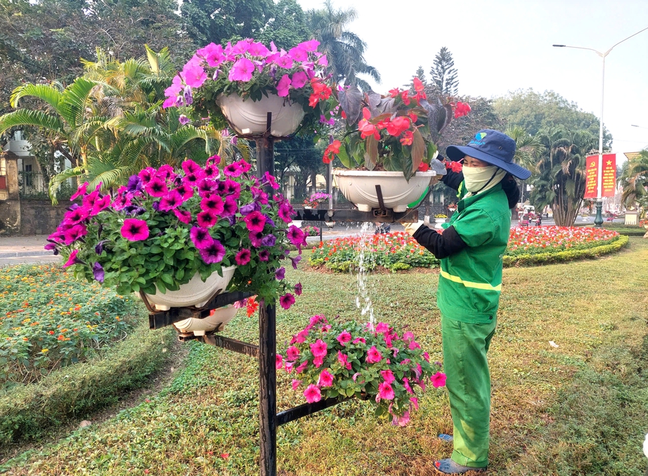 Phú Thọ: Chỉnh trang đô thị tạo khí thế chào mừng Đại hội Đảng toàn quốc lần thứ XIV- Ảnh 3. Phú Thọ: Chỉnh trang đô thị tạo khí thế chào mừng Đại hội Đảng toàn quốc lần thứ XIV- Ảnh 3.