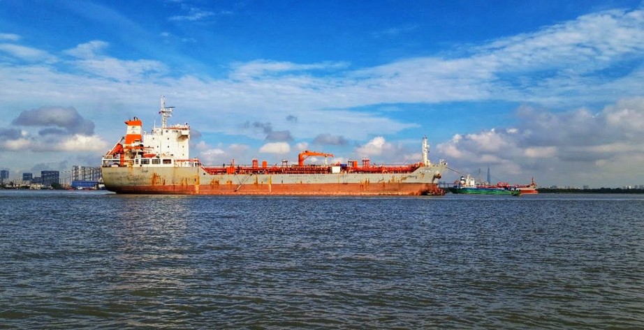 Tăng cường kiểm tra, gi&aacute;m s&aacute;t t&agrave;u nước ngo&agrave;i vận tải nội địa- Ảnh 1.