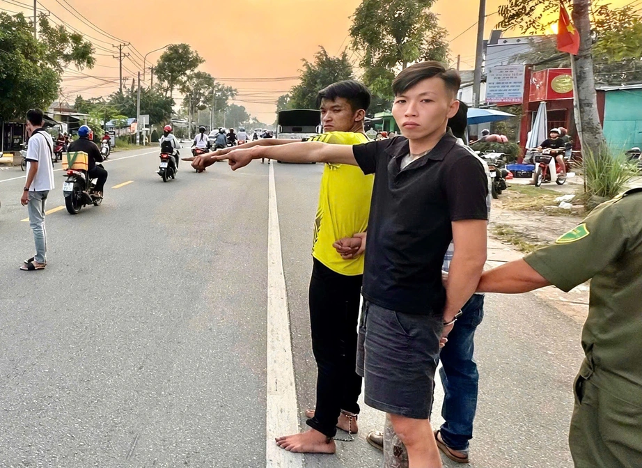 Bắt giữ hai nghi phạm giật t&uacute;i x&aacute;ch tr&ecirc;n quốc lộ 50 l&agrave;m nạn nh&acirc;n tử vong- Ảnh 1.