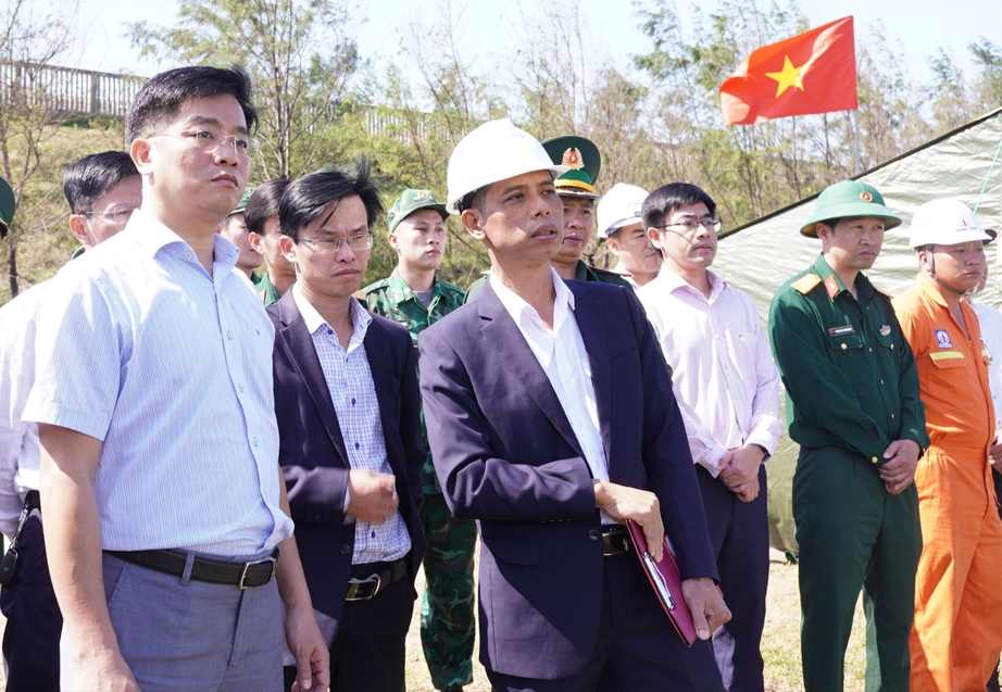 Vụ t&agrave;u nước ngo&agrave;i mắc cạn ở Dung Quất: Tập trung xử l&yacute;, tr&aacute;nh sự cố đ&aacute;ng tiếc về h&agrave;ng hải- Ảnh 1.