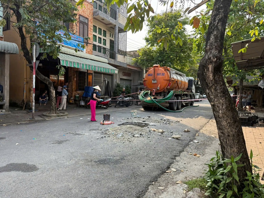 Hai công nhân tử vong dưới hố ga ở Phú Mỹ- Ảnh 1. Hai công nhân tử vong dưới hố ga ở Phú Mỹ- Ảnh 1.