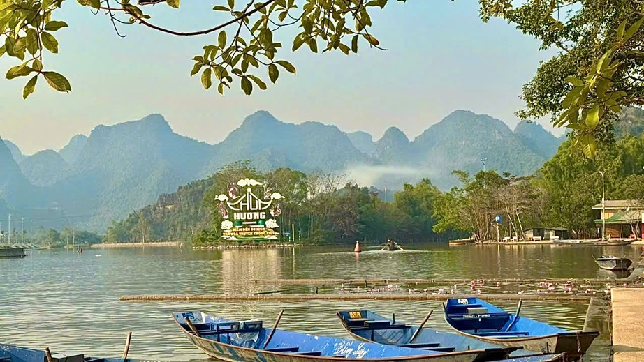 Lần đầu ti&ecirc;n Ch&ugrave;a Hương vận h&agrave;nh Trung t&acirc;m điều h&agrave;nh th&ocirc;ng minh v&agrave; camera AI gi&aacute;m s&aacute;t 24/7- Ảnh 1.