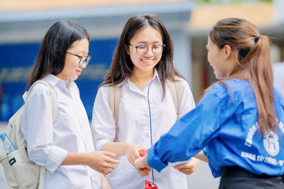 Tuyển sinh đại học 2026 đổi nhịp, học sinh lớp 12 &ldquo;v&agrave;o guồng&rdquo; sớm- Ảnh 1.