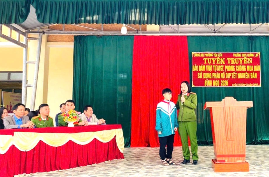 Ninh B&igrave;nh: Tuy&ecirc;n truyền an to&agrave;n giao th&ocirc;ng, ph&ograve;ng chống ph&aacute;o nổ trong trường học- Ảnh 2.