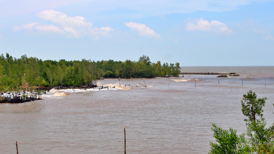 C&agrave; Mau: Đề nghị hỗ trợ hơn 13.000 tỷ đồng khắc phục sạt lở bờ s&ocirc;ng, bờ biển- Ảnh 1.