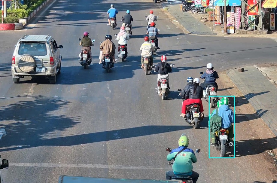 Vụ cướp ng&acirc;n h&agrave;ng ở Gia Lai: X&aacute;c minh số tiền bị cướp khoảng 1,8 tỷ đồng- Ảnh 1.