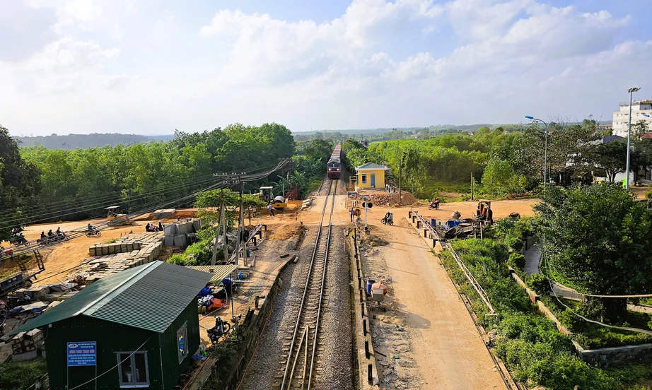 C&ocirc;ng tr&igrave;nh dịch chuyển, mở rộng đường ngang ở Quảng Trị đang triển khai thế n&agrave;o?- Ảnh 1.