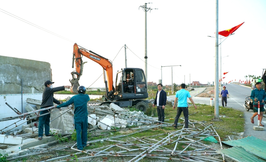 H&agrave; Tĩnh: Xử l&yacute; vi phạm để đường th&ocirc;ng, h&egrave; tho&aacute;ng, người d&acirc;n an t&acirc;m đ&oacute;n Tết, vui xu&acirc;n- Ảnh 1.
