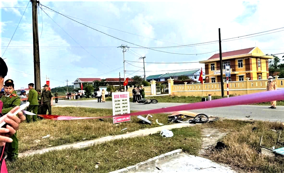 Huế: Xe tải g&acirc;y tai nạn li&ecirc;n ho&agrave;n tr&ecirc;n quốc lộ 49B khiến bốn người thương vong- Ảnh 2.