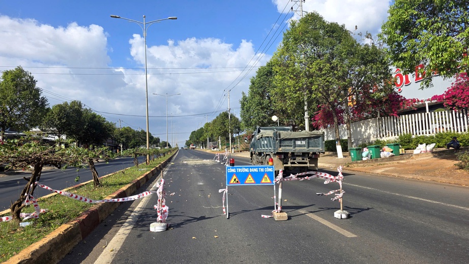 Đắk Lắk: Bố trí vốn sửa chữa hư hỏng đường tránh phía Tây Buôn Ma Thuột- Ảnh 1. Đắk Lắk: Bố trí vốn sửa chữa hư hỏng đường tránh phía Tây Buôn Ma Thuột- Ảnh 1.