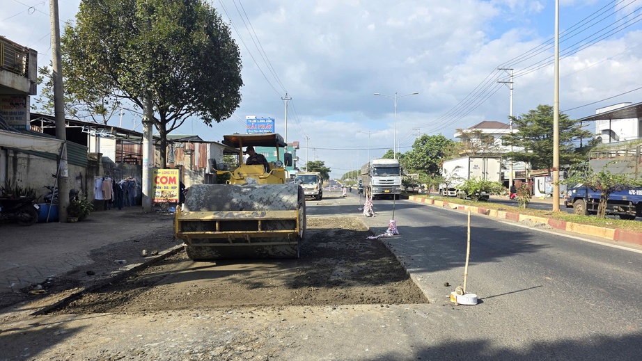 Đắk Lắk: Bố trí vốn sửa chữa hư hỏng đường tránh phía Tây Buôn Ma Thuột- Ảnh 2. Đắk Lắk: Bố trí vốn sửa chữa hư hỏng đường tránh phía Tây Buôn Ma Thuột- Ảnh 2.
