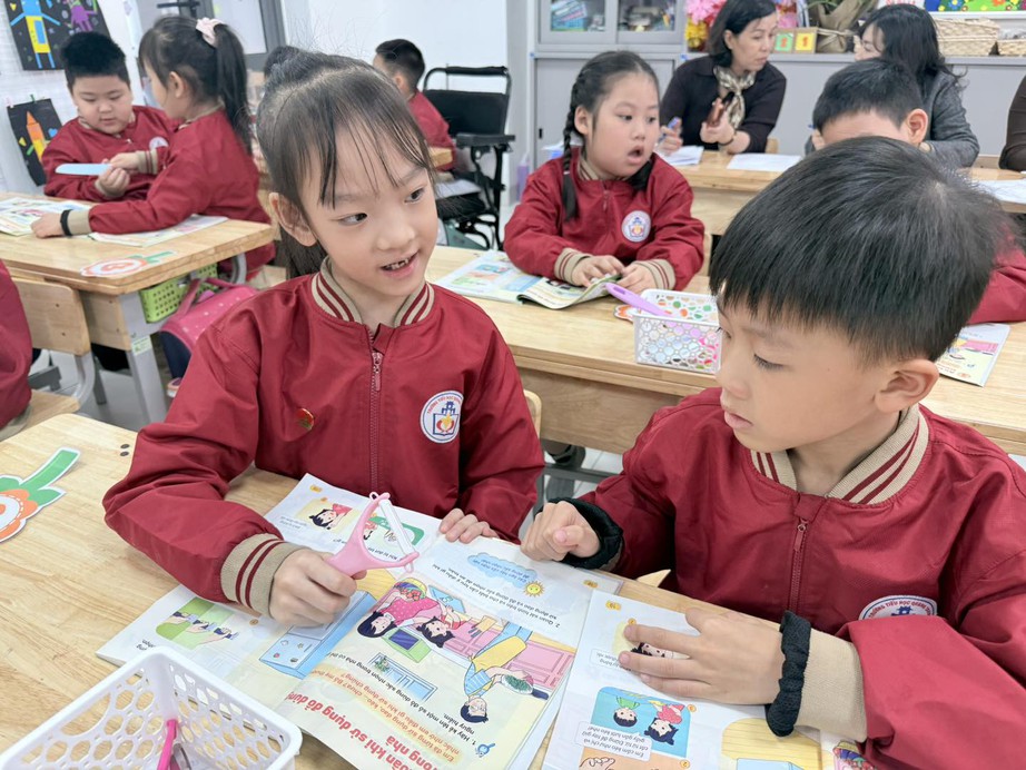 Bộ Gi&aacute;o dục v&agrave; Đ&agrave;o tạo thẩm định s&aacute;ch gi&aacute;o khoa chỉnh sửa- Ảnh 1.