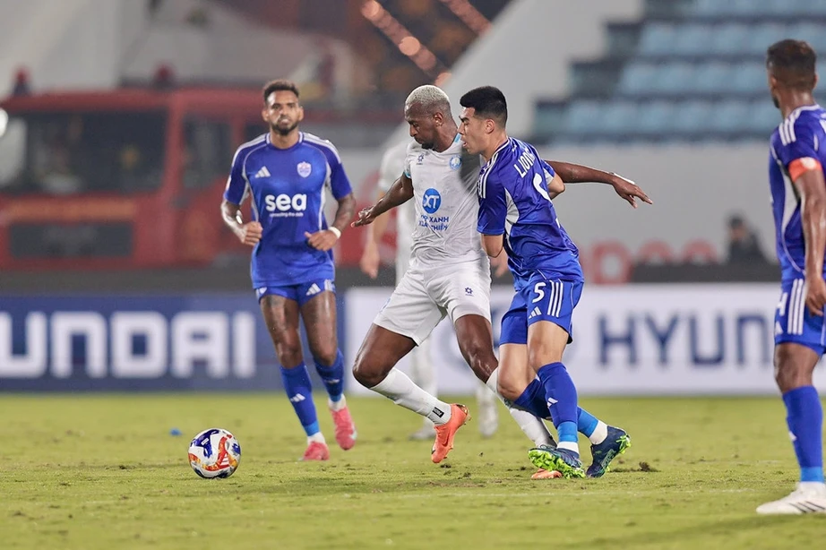 Xu&acirc;n Son tỏa s&aacute;ng, Nam Định v&agrave;o b&aacute;n kết C&uacute;p C1 Đ&ocirc;ng Nam &Aacute;- Ảnh 1.