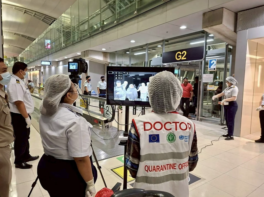 Lo virus Nipah, nhiều sân bay châu Á siết chặt kiểm soát- Ảnh 1. Lo virus Nipah, nhiều sân bay châu Á siết chặt kiểm soát- Ảnh 1.