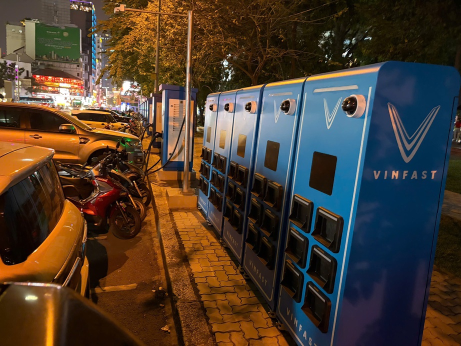 TP.HCM cấp ph&eacute;p 91 vị tr&iacute; tủ đổi pin xe m&aacute;y điện, c&ocirc;ng bố th&ecirc;m 101 điểm đủ điều kiện- Ảnh 1.