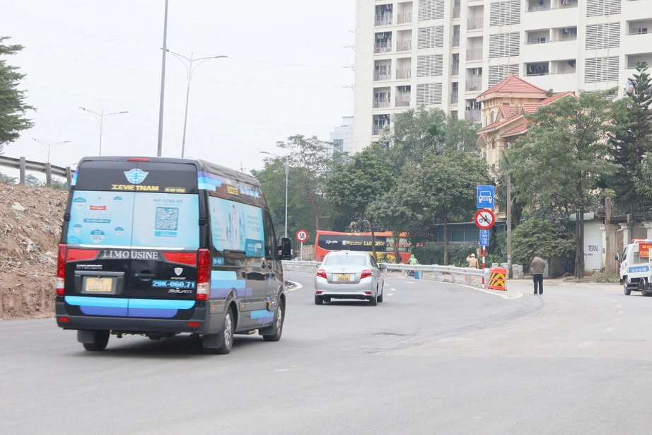Hà Nội: Phòng CSGT và Sở Xây dựng tháo gỡ hơn 50 "điểm đen" ùn tắc giao thông- Ảnh 5. Hà Nội: Phòng CSGT và Sở Xây dựng tháo gỡ hơn 50 "điểm đen" ùn tắc giao thông- Ảnh 5.