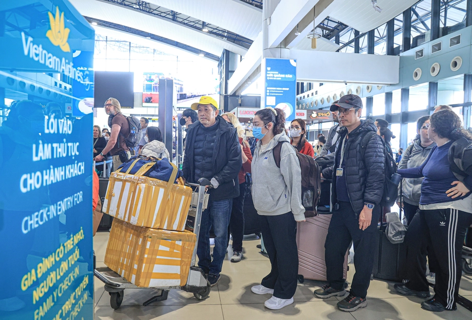 Bay Tết 2026: &Aacute;p lực dồn l&ecirc;n c&aacute;c đường bay TP.HCM - miền Trung, miền Bắc- Ảnh 1.